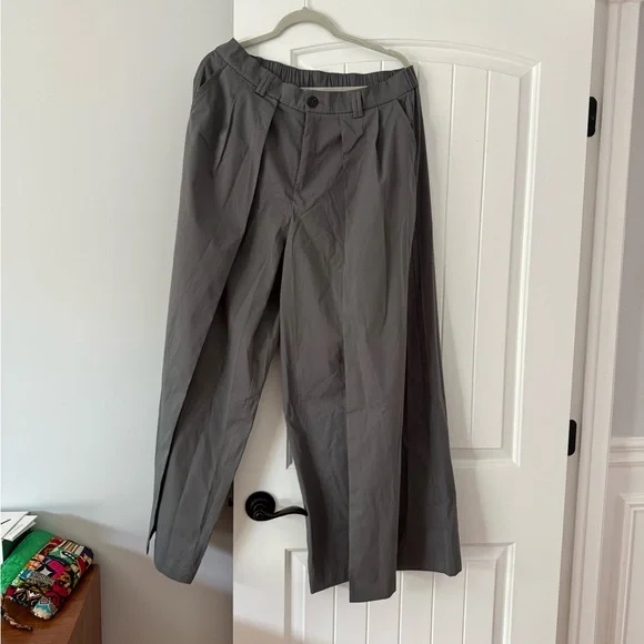 Gray Wide Leg Pants with Pleated Front - Picture 3 of 15
